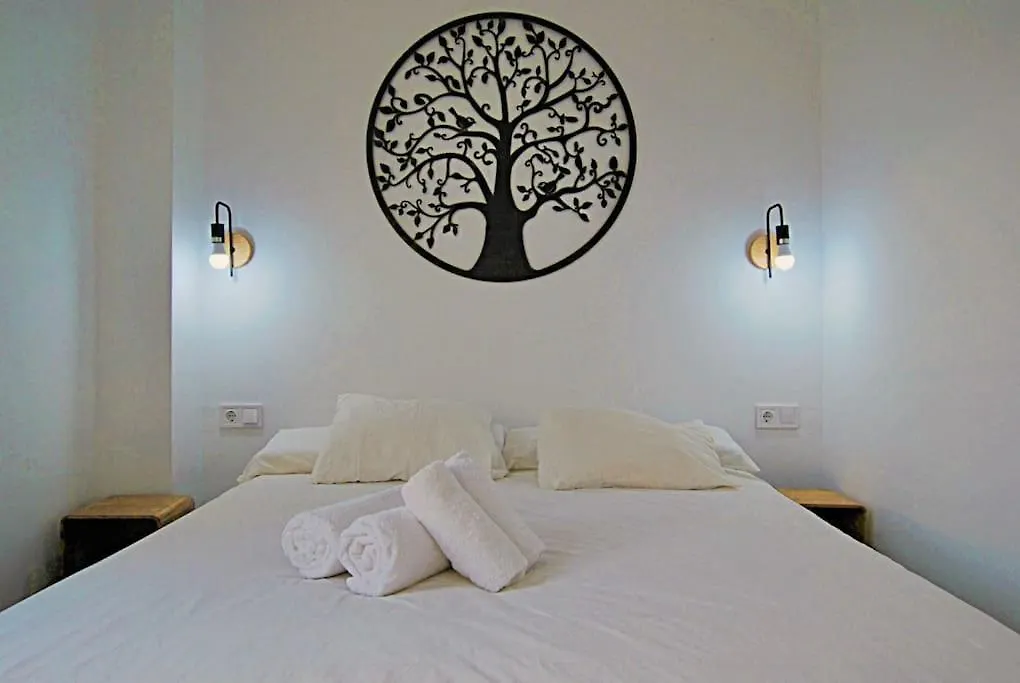 New, Spacious Villa With Amazing Views 贝纳尔马德纳