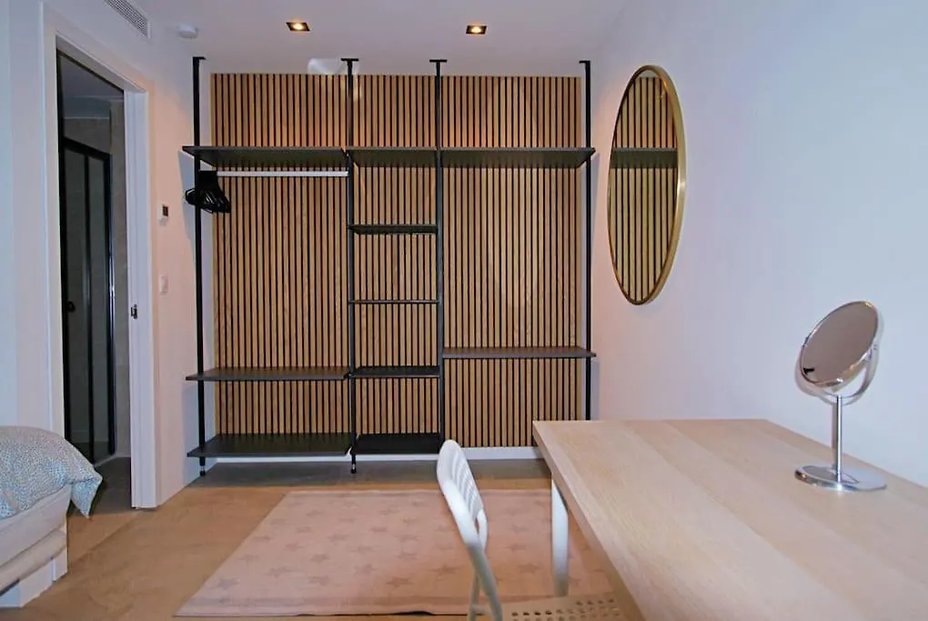 New, Spacious Villa With Amazing Views 贝纳尔马德纳