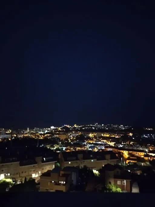 New, Spacious Villa With Amazing Views 贝纳尔马德纳