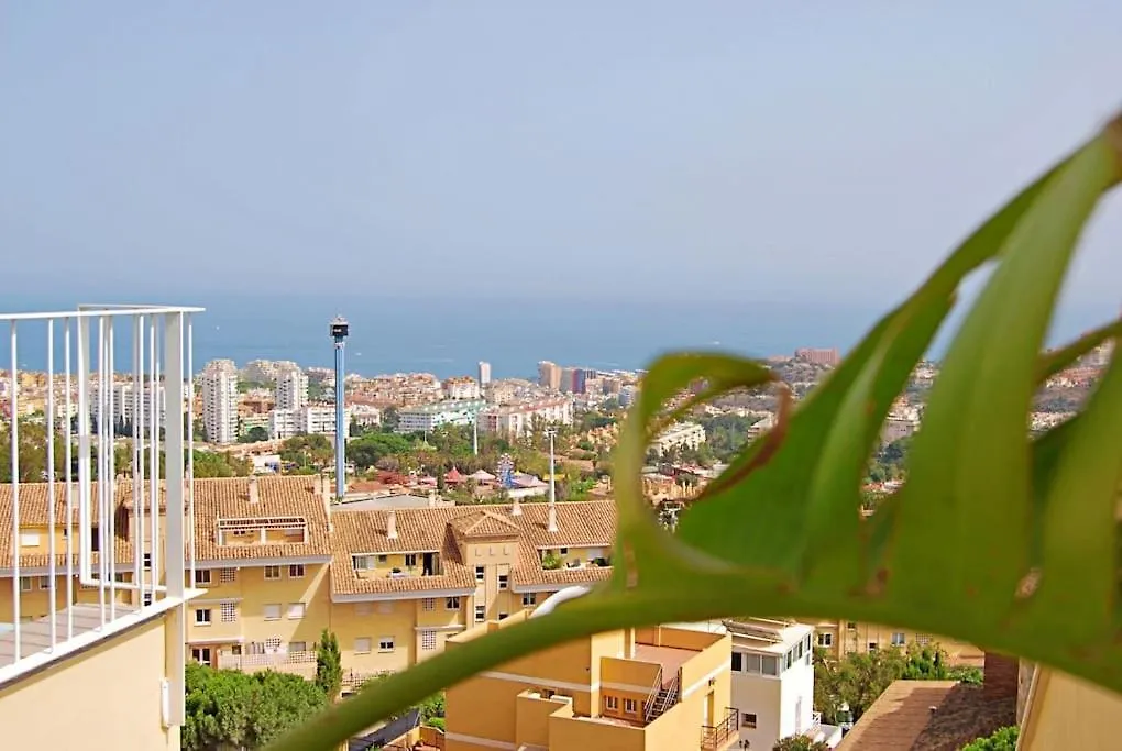 New, Spacious Villa With Amazing Views 贝纳尔马德纳